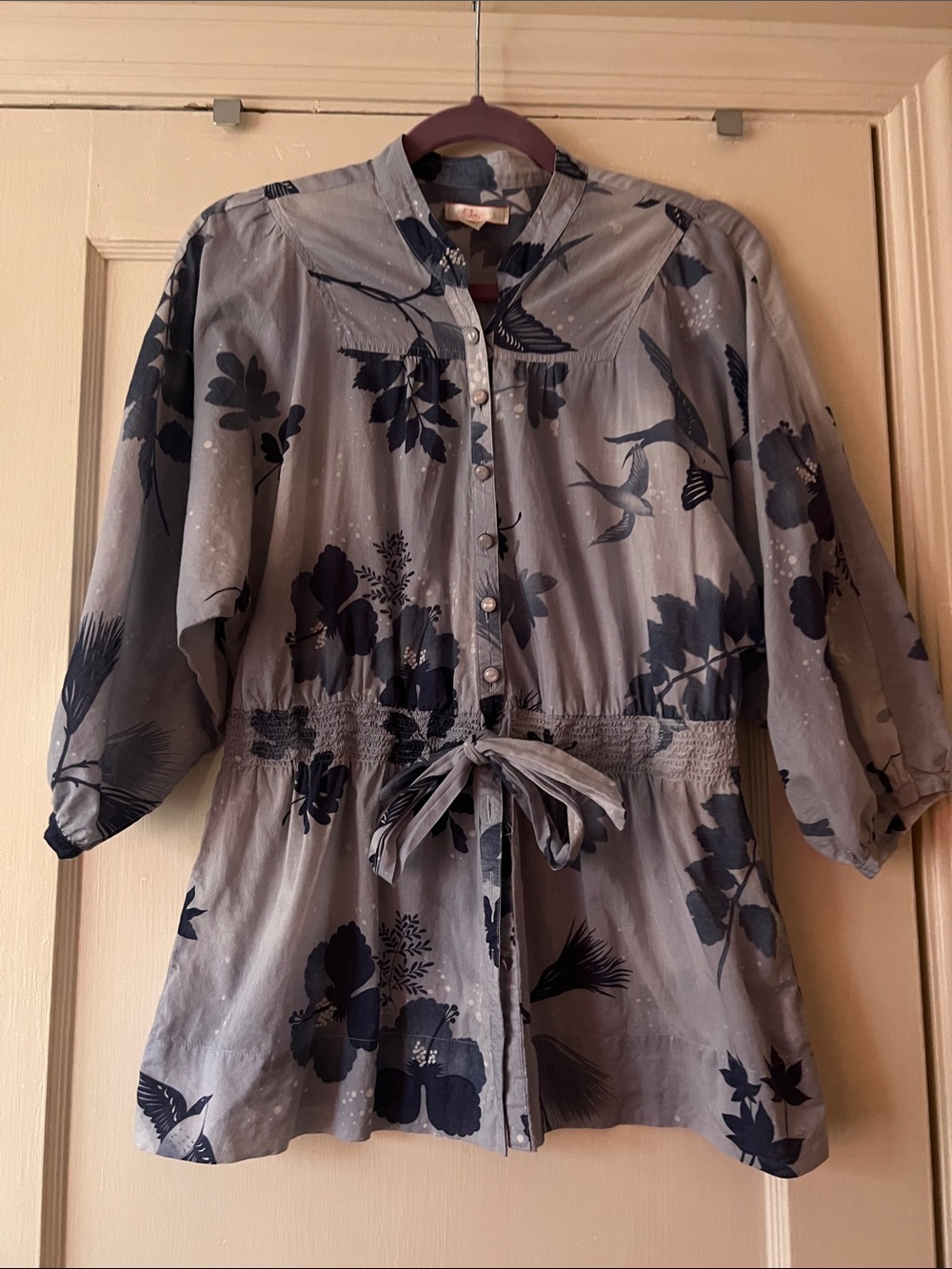 Lux Women's light and dark blu blue floral and bird Button-Front shirt
